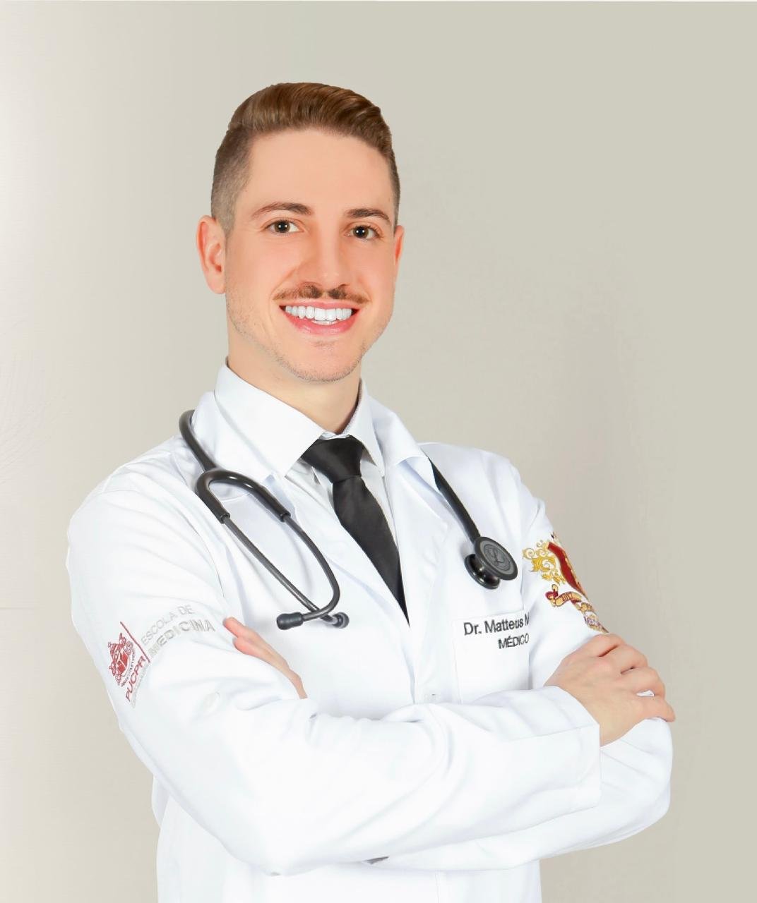 Dr. Matteus Miglioli, de jaleco branco